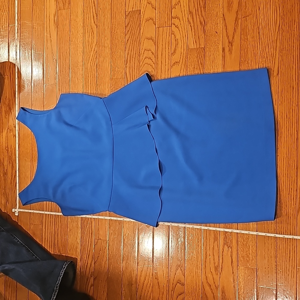 Sleeveless blue fitted and flirty dress